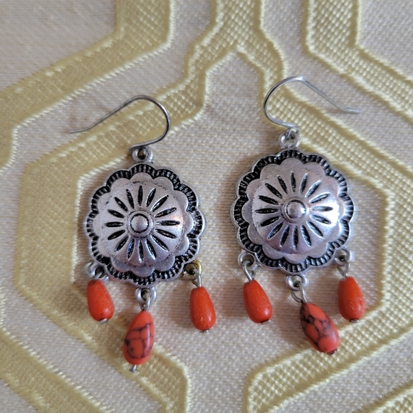 Jewelry - Southwest Silver look Earrings with Coral Oval Beads